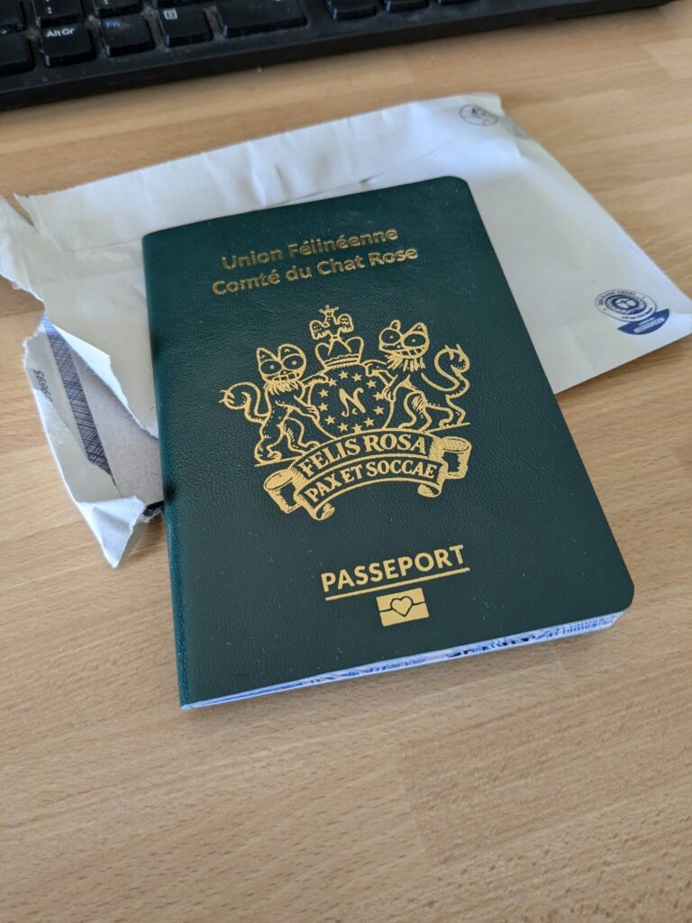 Un Passeport diplomatique pour le Comté du Chat Rose