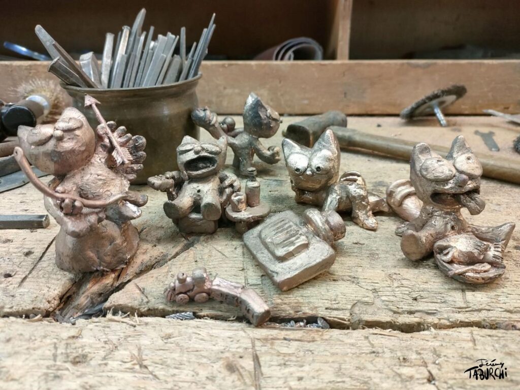 De nouvelles sculptures en bronze du Chat Rose seront bientôt disponibles