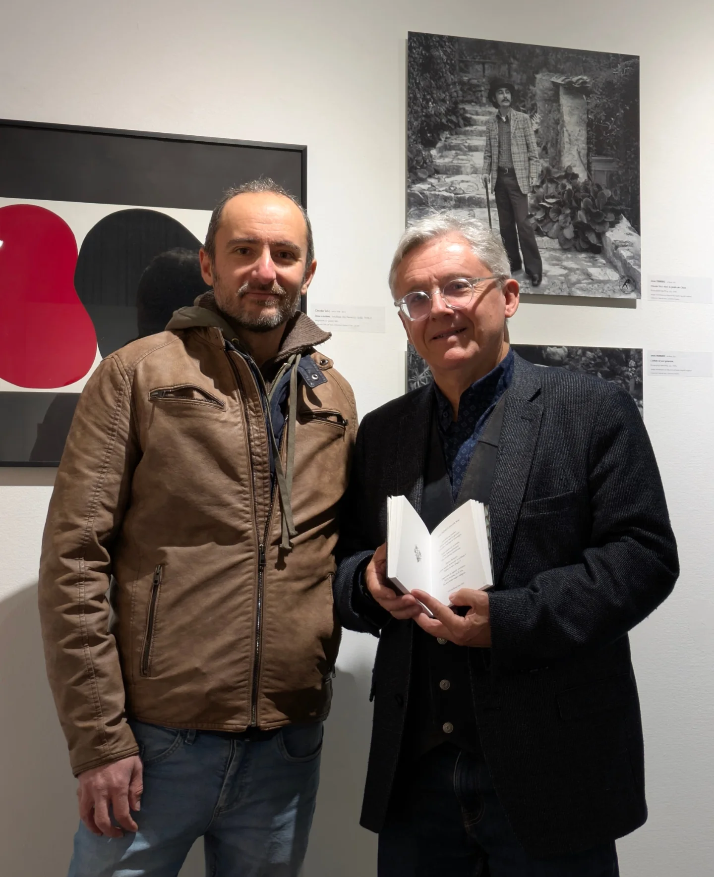 Remise de l’exemplaire du livre à son traducteur en niçois : Jean-Luc Gagliolo