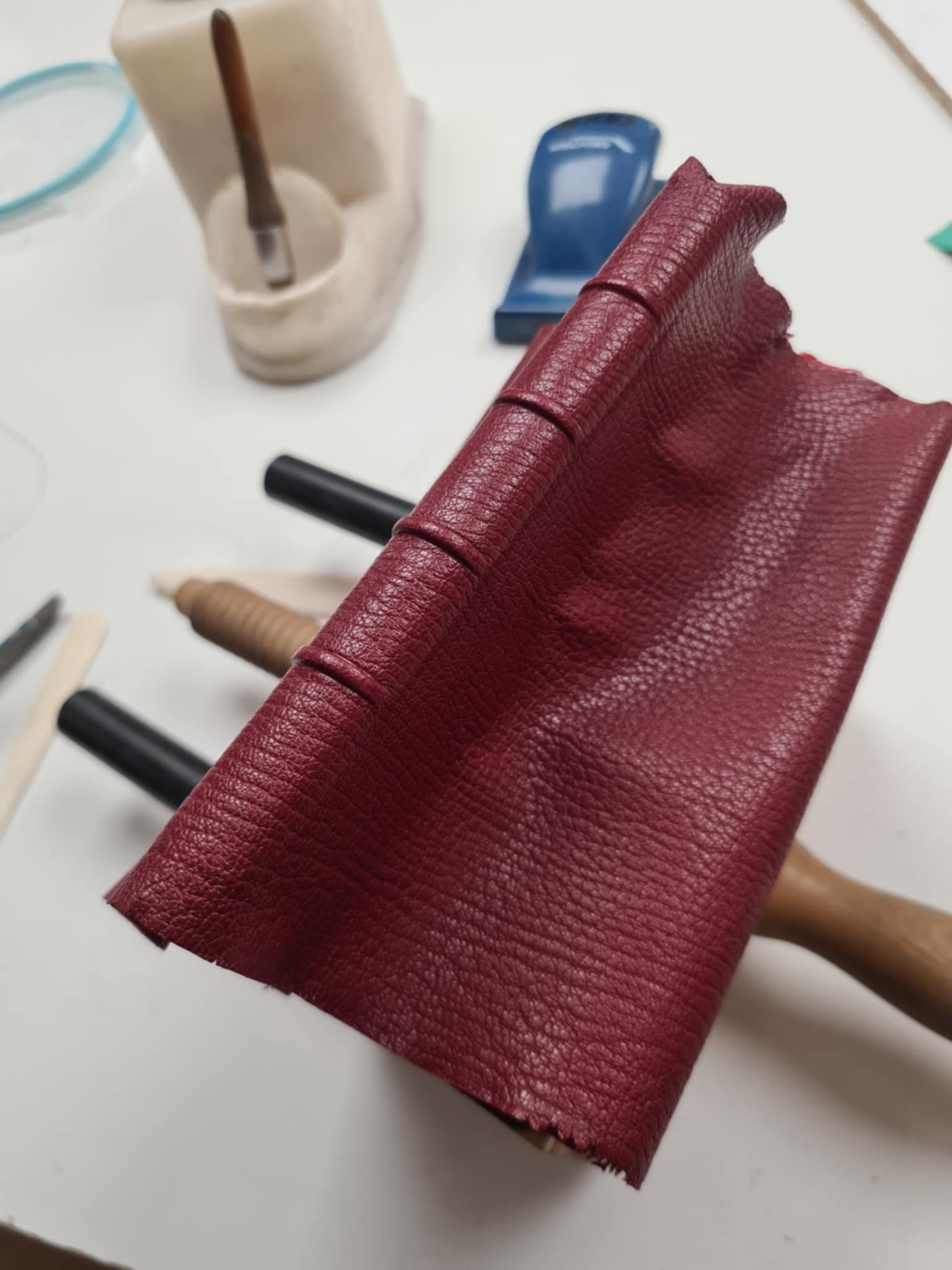 La reliure cuir d’un des recueils