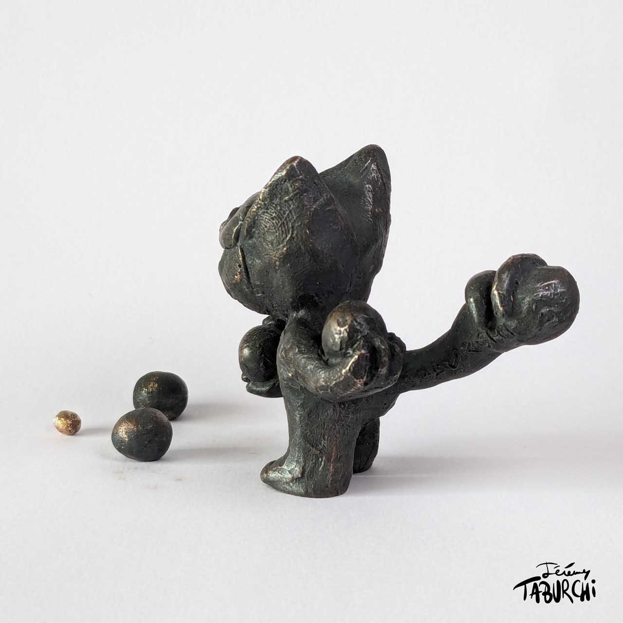 sculpture-en-bronze-bouliste-petanque-taburchi
